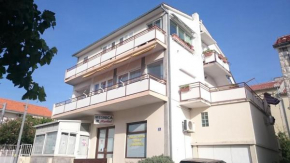 Apartments with a parking space Primosten - 12425